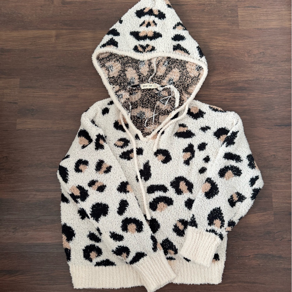 Ladies boutique hoodie, leopard print, very soft!